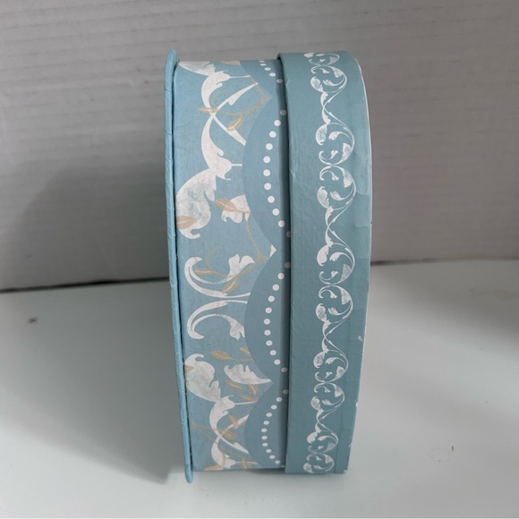 Lily bouquet heart shape gift box - Picture 2 of 4